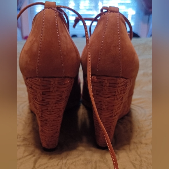 Donald Pliner Couture MANA Suede Leather Wedge Shoe New Peep Toe Platform 7.5 - Picture 6 of 9